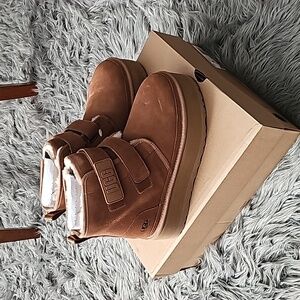 UGG NEUMEL PLATFORM sz 10 womens boots. Brand New in BOX!! Dont Miss Out!♡ Ches!